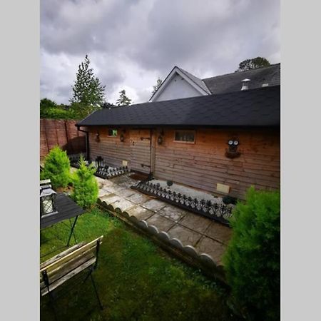 بورتلاويس Lazy Lodge Glamping Pod With Hot Tub المظهر الخارجي الصورة