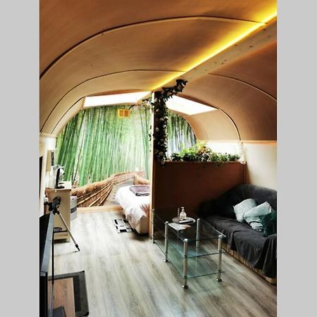 بورتلاويس Lazy Lodge Glamping Pod With Hot Tub المظهر الخارجي الصورة